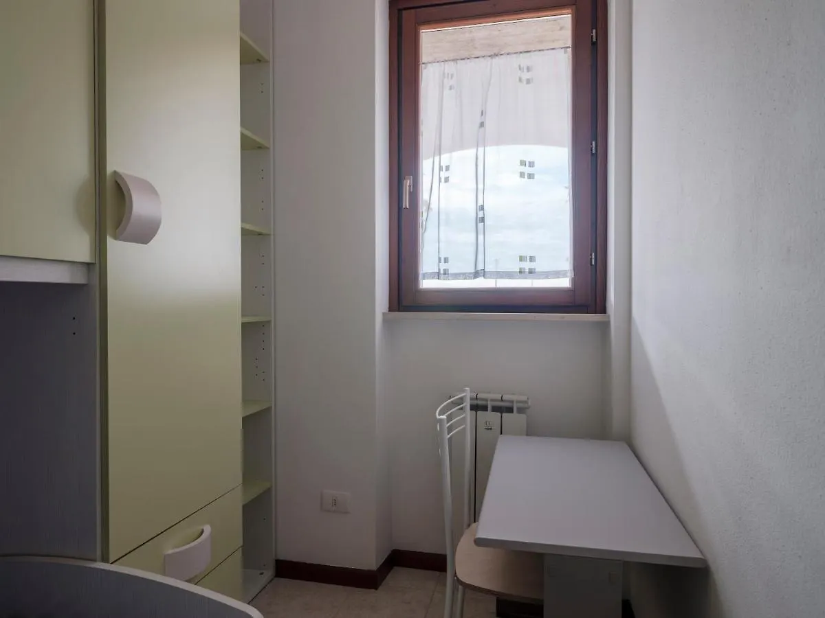 Flowered Balcony - 2 Bedrooms Apartment Sirmione
