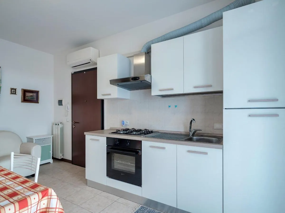 Flowered Balcony - 2 Bedrooms Apartment Sirmione