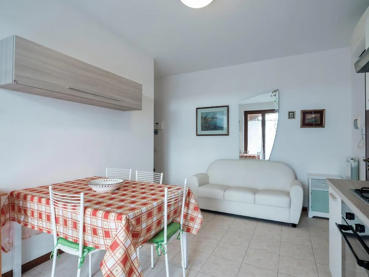 Flowered Balcony - 2 Bedrooms Apartment Sirmione Italia