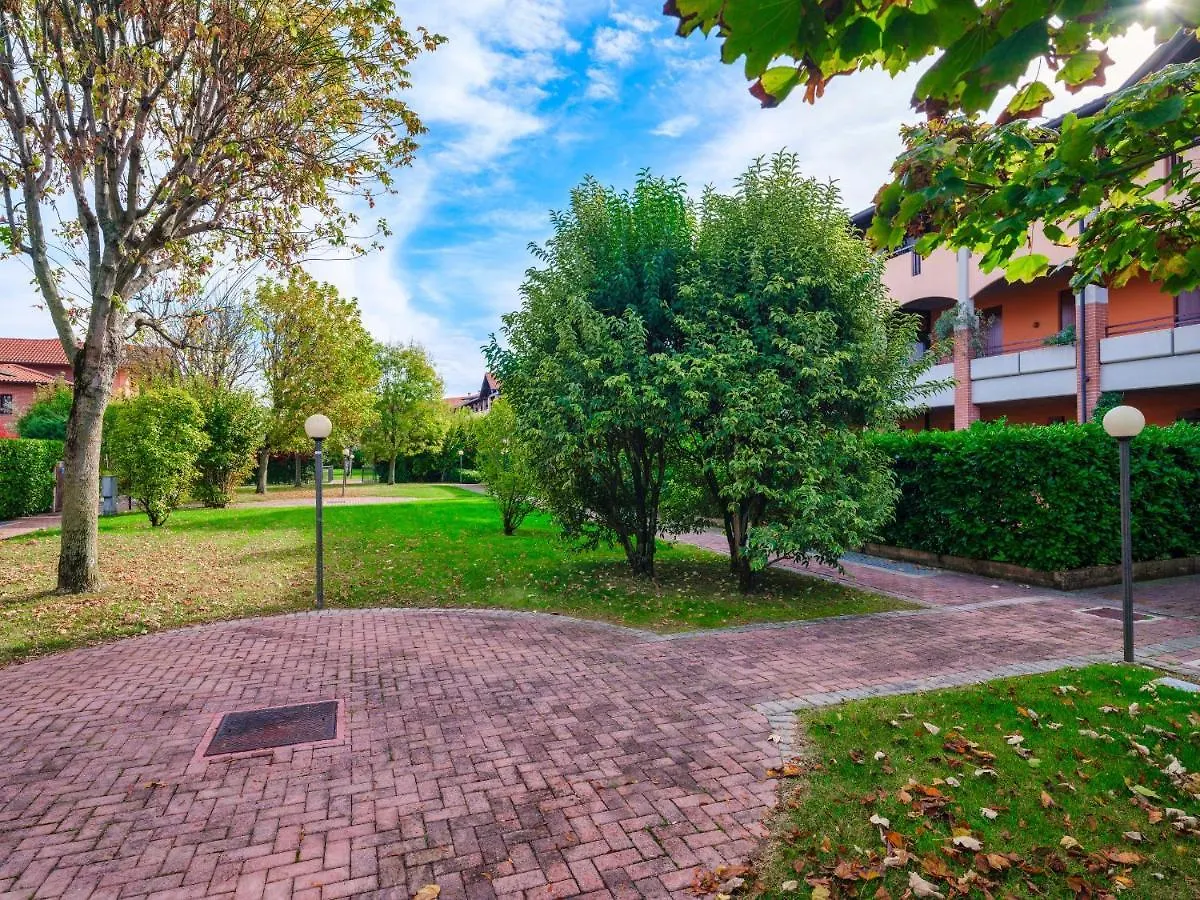Flowered Balcony - 2 Bedrooms Apartment Sirmione