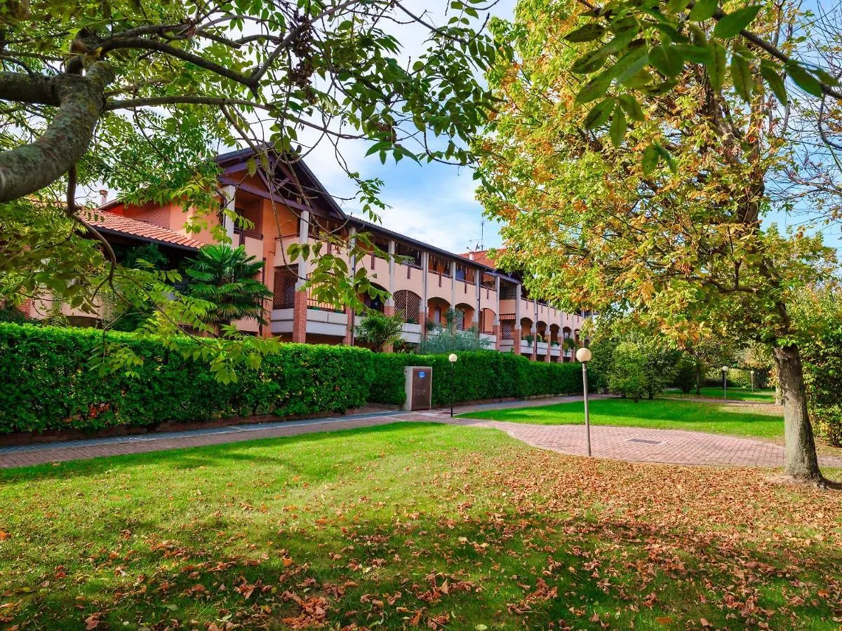 Flowered Balcony - 2 Bedrooms Apartment Sirmione
