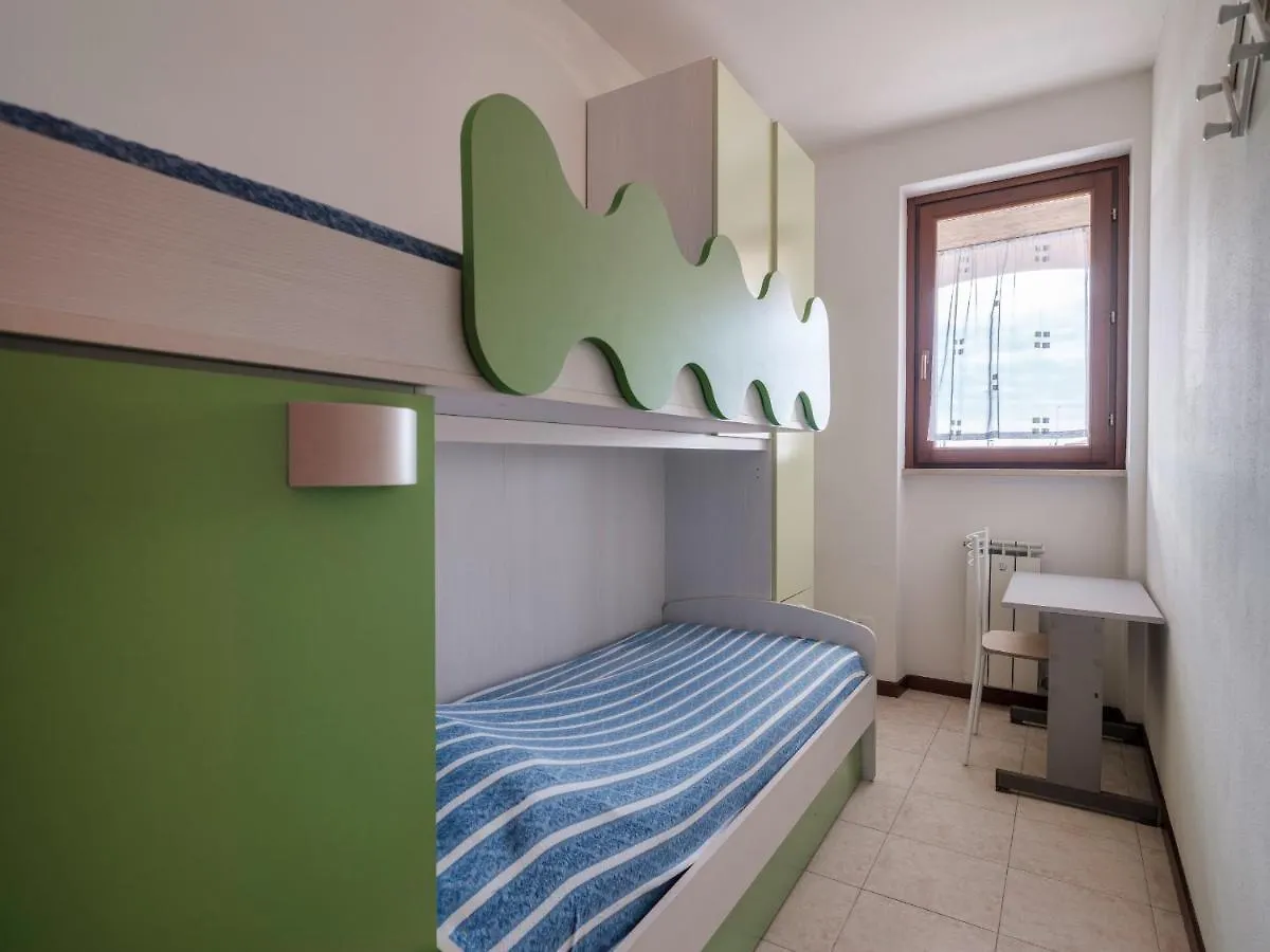 Flowered Balcony - 2 Bedrooms Apartment Sirmione