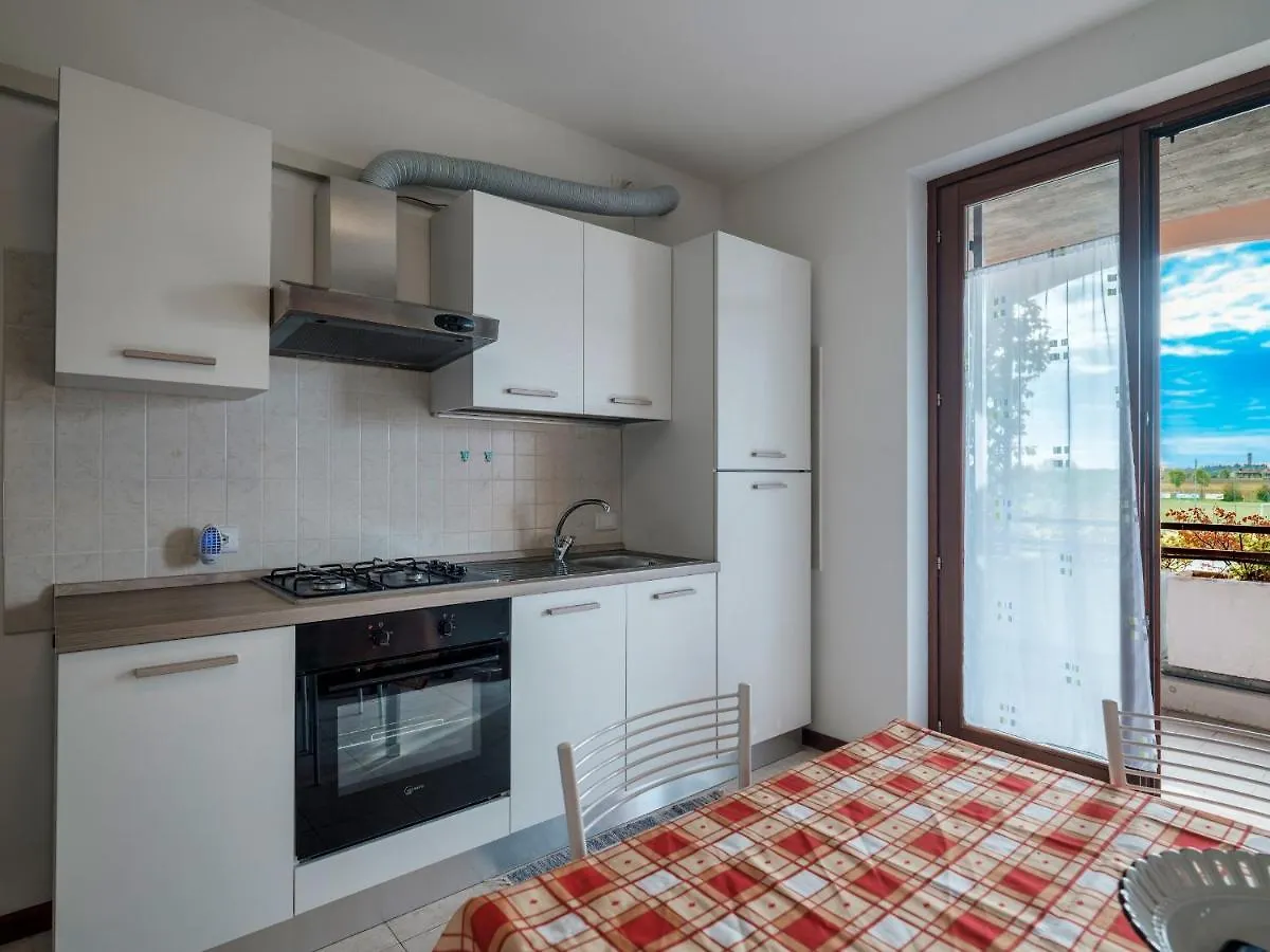 Flowered Balcony - 2 Bedrooms Apartment Sirmione