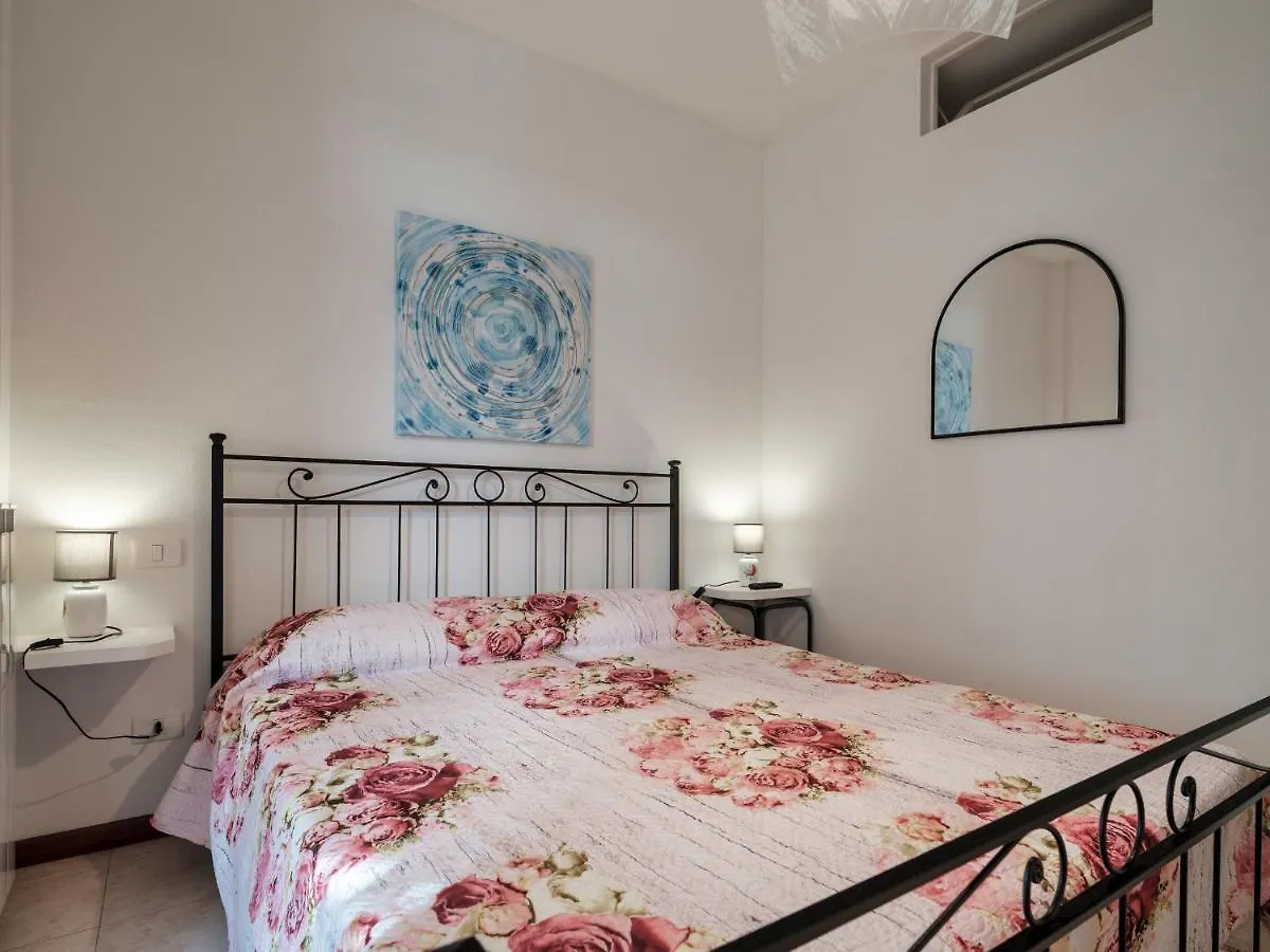 Flowered Balcony - 2 Bedrooms Apartment Sirmione