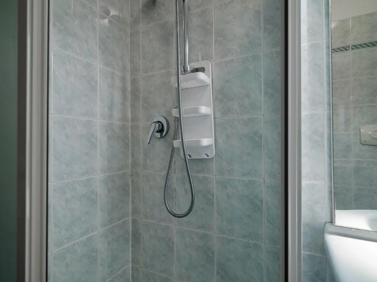 Flowered Balcony - 2 Bedrooms Apartment Sirmione