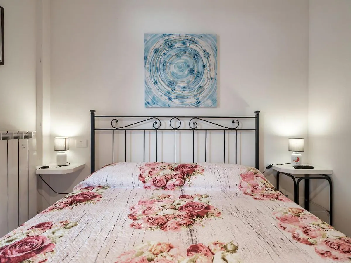 Flowered Balcony - 2 Bedrooms Apartment Sirmione 0*,  Italia