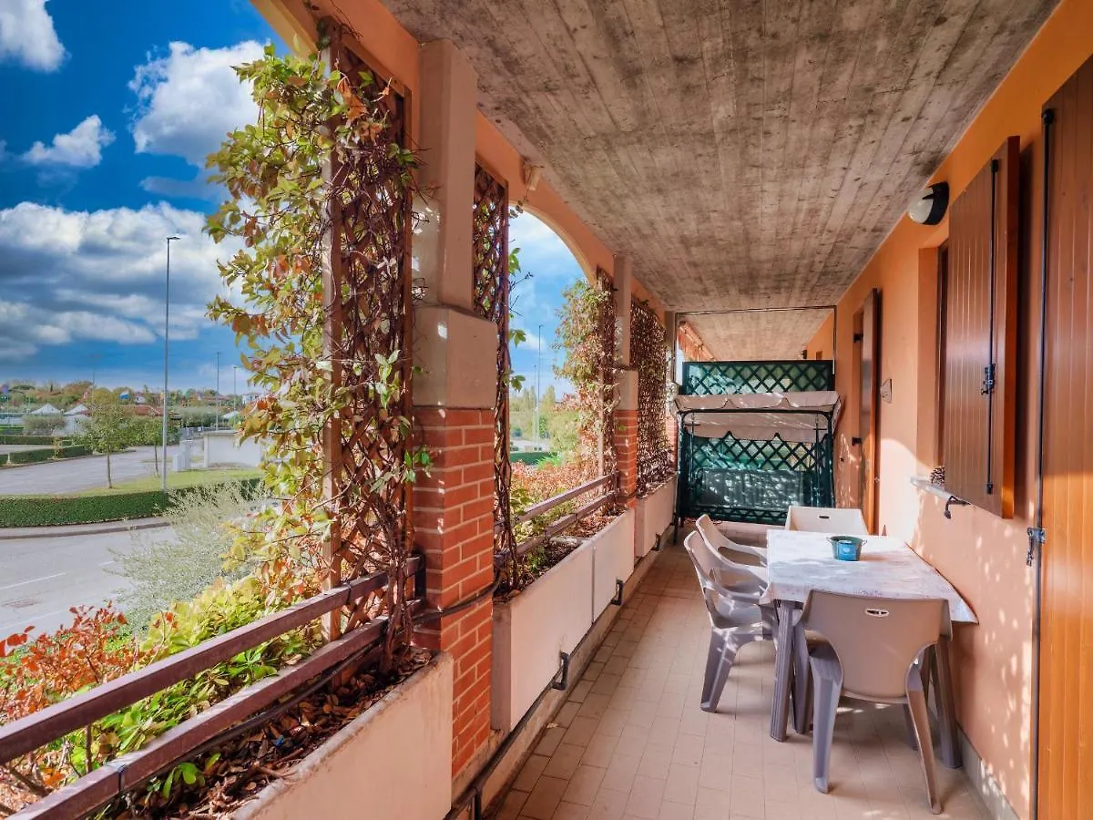 Flowered Balcony - 2 Bedrooms Apartment Sirmione